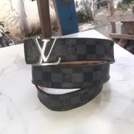 Ikat pinggang Louis Vuitton