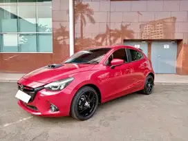 MAZDA 2 1.5 R Skyactiv Merah 2016 Mulus Full Original Jarang Pakai