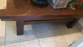 Meja  panjang unik