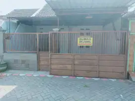 Rumah di perumahan sinar amerta medokan rungkut surabaya