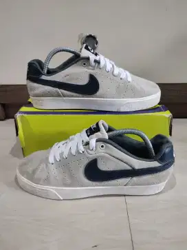 Sepatu Nike court royal size 42