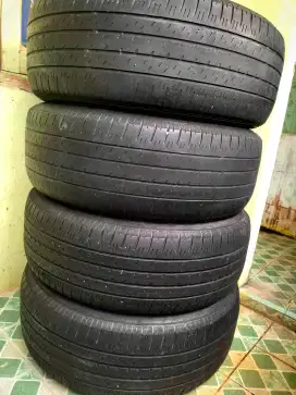 Ban Bridgestone 235/60 R18