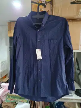 Kemeja Uniqlo Broadclotch slimfit Navy size L NEW ORI jual rugi!