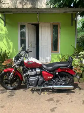 Royal Enfield Supermeteor 650 celestrial red 2025