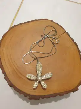 Preloved Kalung Panjang Monel bentuk Bunga asli dari Ambon