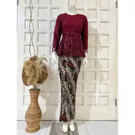 KEBAYA MAROON UK S (FREE HEELS UK 38)