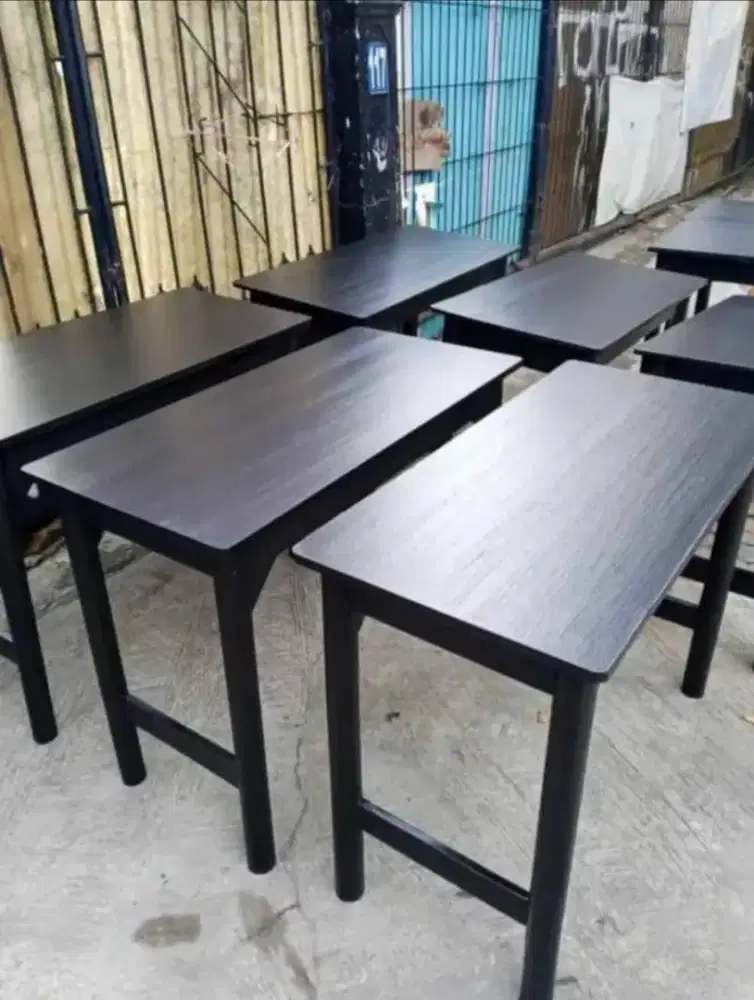 Meja jangkung serba guna