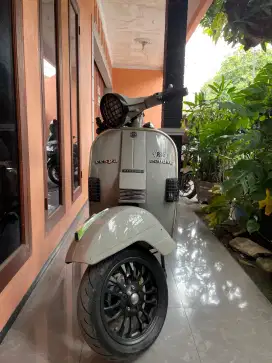 Vespa SPARTAN P200XE 85