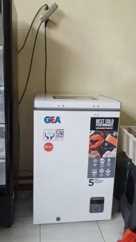 Freezer GEA 100L Bekas pemakaian 2bulan