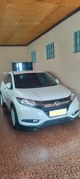 Dijual Honda HRV Tipe E 2017 A/T Putih