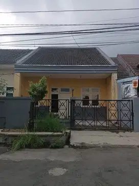 Disewakan Rumah Taman Pondok Indah Wiyung Sby Barat