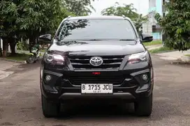 Toyota Fortuner VRZ TRD at 2018 Hitam