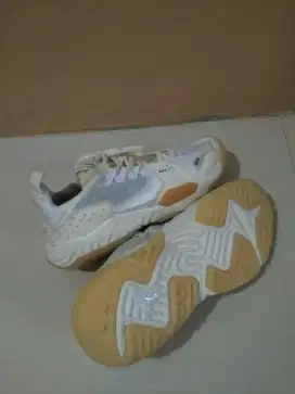 Sepatu second mantab