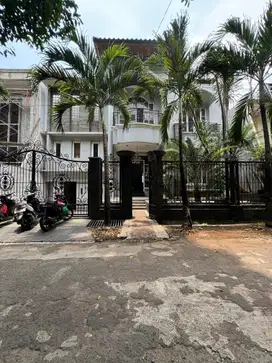 DIJUAL RUMAH SECOND TERAWAT DI CIBUBUR JAKARTA TIMUR