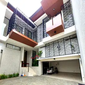 Rumah Baru Dalam Town House di Kemang