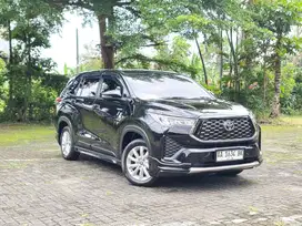 Toyota Innova Zenix V Hybrid CVT 2023 Tangan Pertama