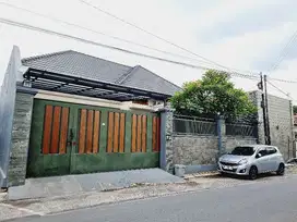 Rumah Mewah 359m² Full Furnish & Ada Pool Solo Kota