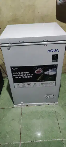 Freezer AQUA 100lt kondisi baru beli