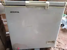 Di jual frezer box modena MD 15,kondisi normal siap pakai