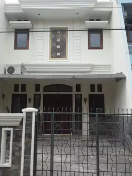 Dijual Rumah Strategis di Kelapa Gading