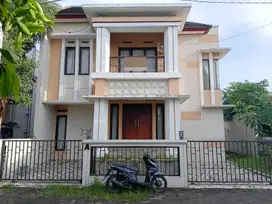 Rumah minimalis 2 lantai dalam perumahan dekat Malioboro & PGRI