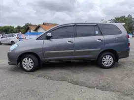 Toyota Kijang Innova 2010 Bensin