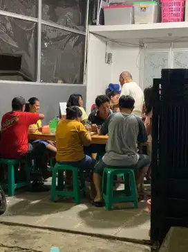 Dicari Karyawan dan Karyawati untuk Rumah Makan