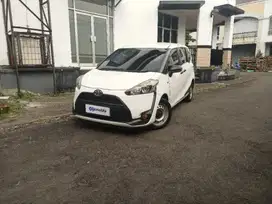 Like New - TOYOTA SIENTA 1.5 E BENSIN M/T 2017 PUTIH