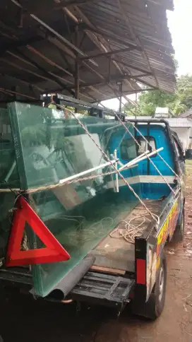 Kaca tempered bekas 90% masih mulus bekas partisi kantor/gedung