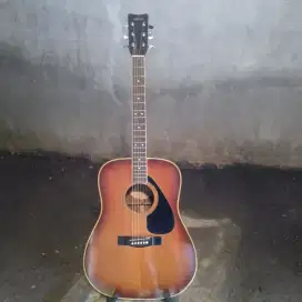 Gitar akustik Yamaha Japan