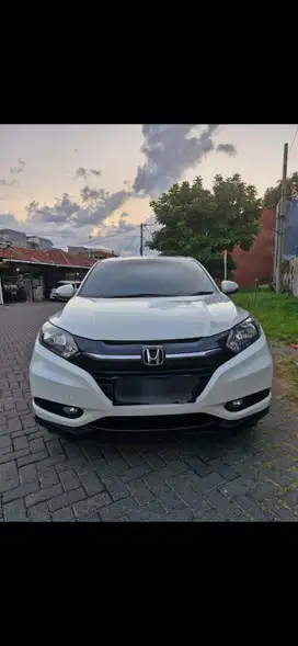 Dijual Honda HRV Putih 2015 tipe E CVT mulus terawat