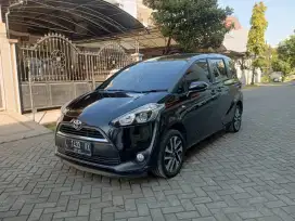 Toyota Sienta 1.5 V AT 2019