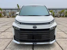 DP 15JT [KM 27,000] TOYOTA VOXY TSS 2022 PUTIH ISTIMEWA MODEL 2023