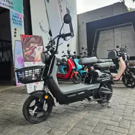 READY JUAL MURAH SEPEDA LISTRIK TERBARU BERGARANSI RESMI BISA KREDIT P