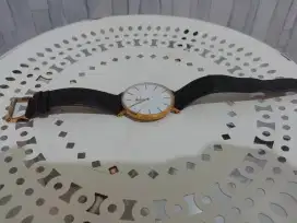 Jam Tangan DW pria kulit