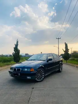 DIJUAL BMW 320i 1995 MANUAL KLASIK