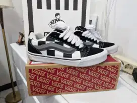 Sepatu Vans Knu Skool Ori likenew tanpa lecet 100% mulus nota baru ada