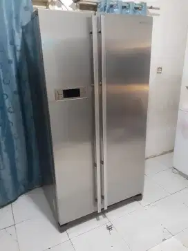 Dijual cepat kulkas samsung 2 pintu kiri dan kanan masih mulus