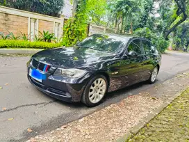 Di jual bmw e90 320i th 2008