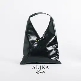 AMRETA HOBO BAG - Alika (Brand New)