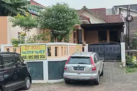 RUMAH STRATEGIS dan TERAWAT di Kompleks Jatibening Estate