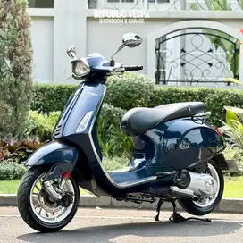 Piaggio Vespa SPRINT 150 3V Tahun 2014 Warna Biru Navy