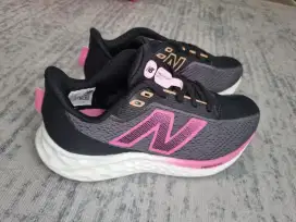 Sepatu Wanita / NB Running Shoes Women - Black/Pink Sz 37