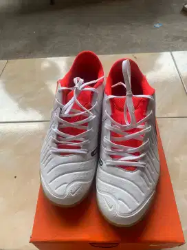 Sepatu futsal nike tiempo