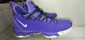 Sepatu basket nike lebron 16