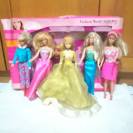 Barbie fashion week collection set original mattel