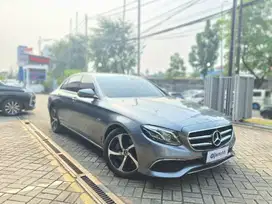 [OLX Mobbi] Mercedes-Benz E300 2.0 amg line bensin 2019 Abu-Abu