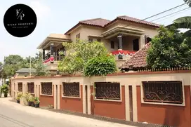 Dijual Rumah Besar Semi Furnish di Jln Raya Utama Serdang, Beji, Depok