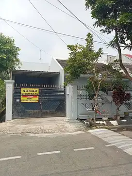 Disewakan/Dikontrakkan Rumah Daerah Sawojajar Baru Direnov, Strategis