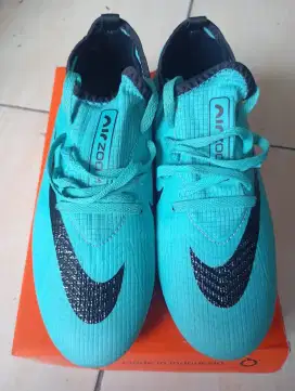 Sepatu bola merek zoom ori size 40